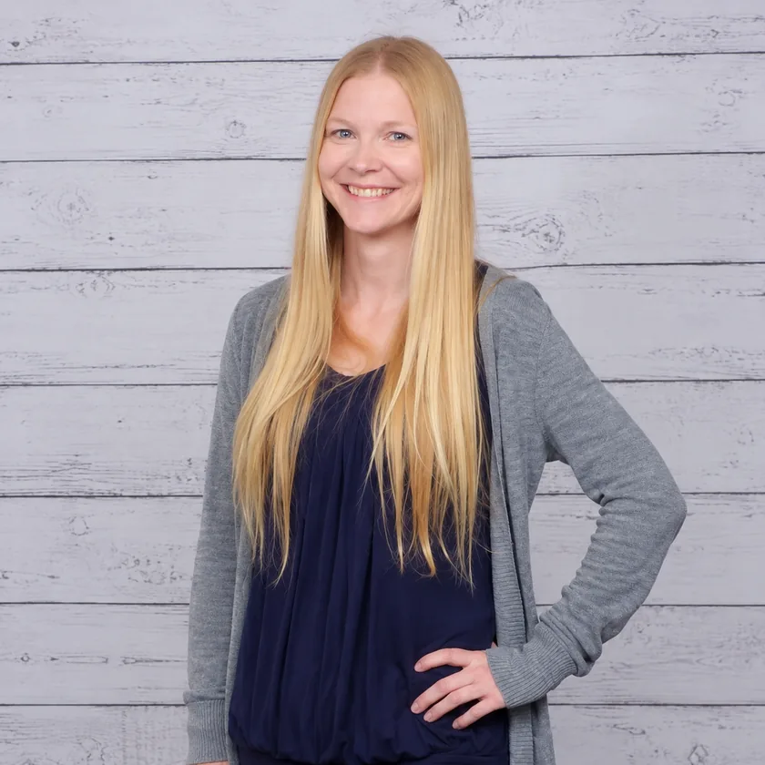 Leslie, the knitter behind Knit's Delicious